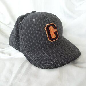 Nike MLB San Francisco Giants fitted baseball cap. Size L/XL. Gray/stripes